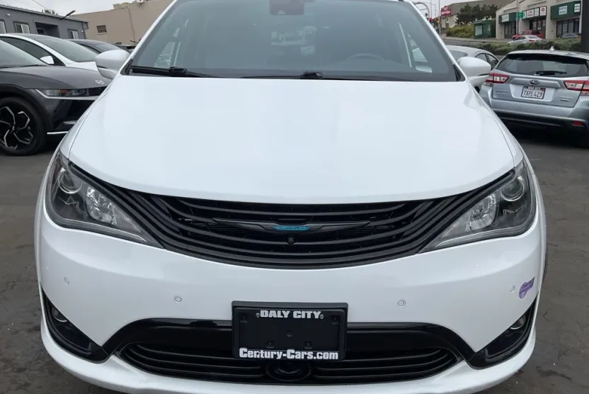 2019 Chrysler Pacifica Hybrid Limited photo 1