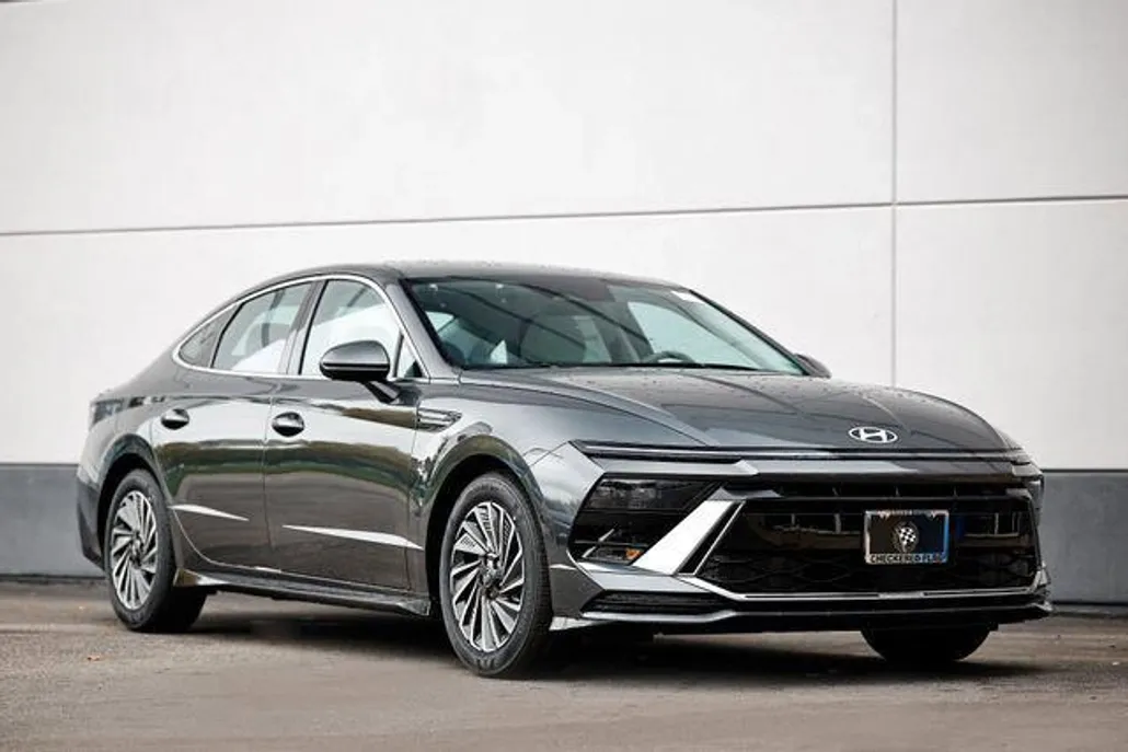 2025 Hyundai Sonata Hybrid SEL photo 1