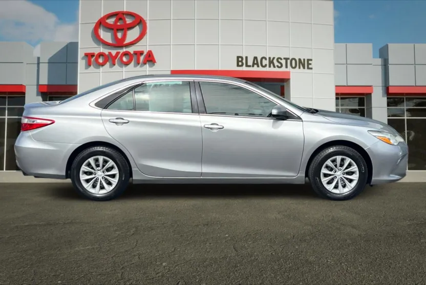 2016 Toyota Camry XLE photo 1