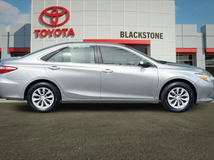 2016 Toyota Camry XLE photo 1