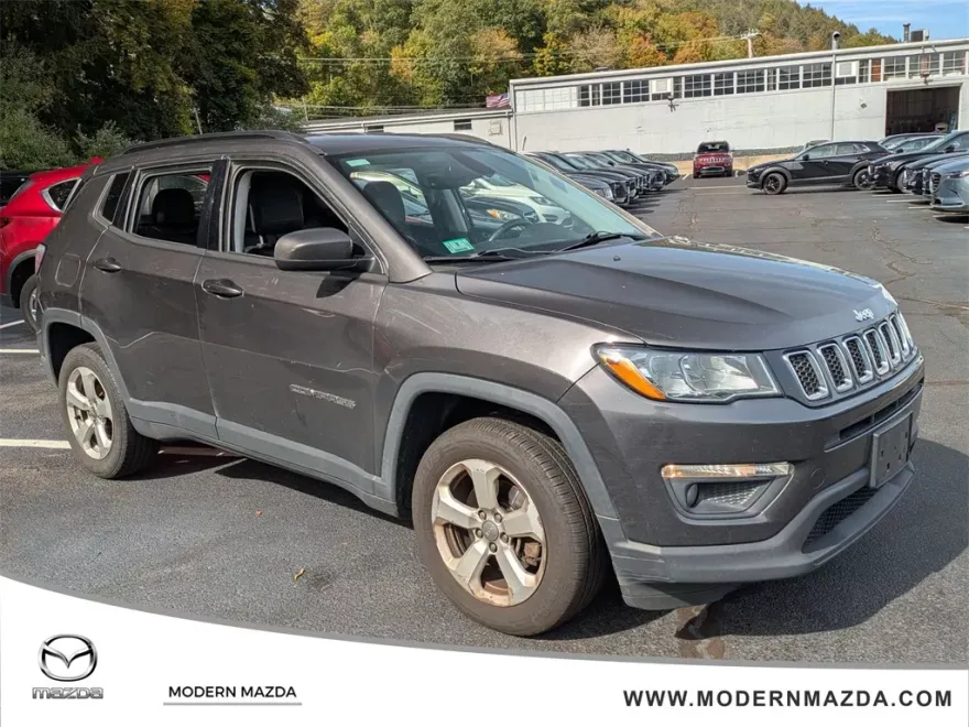 2017 Jeep Compass Latitude photo 1