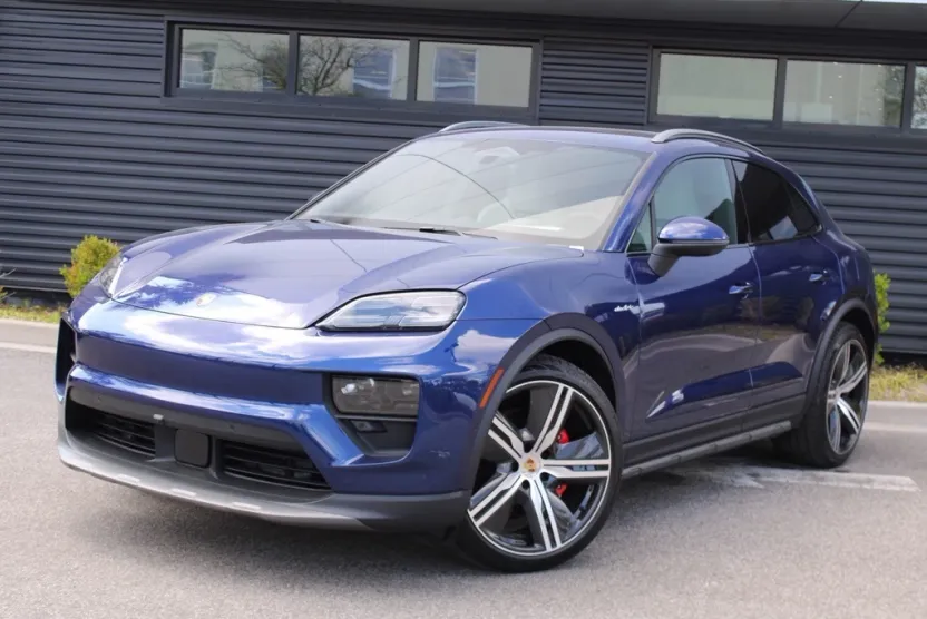 2025 Porsche Macan Electric photo 1