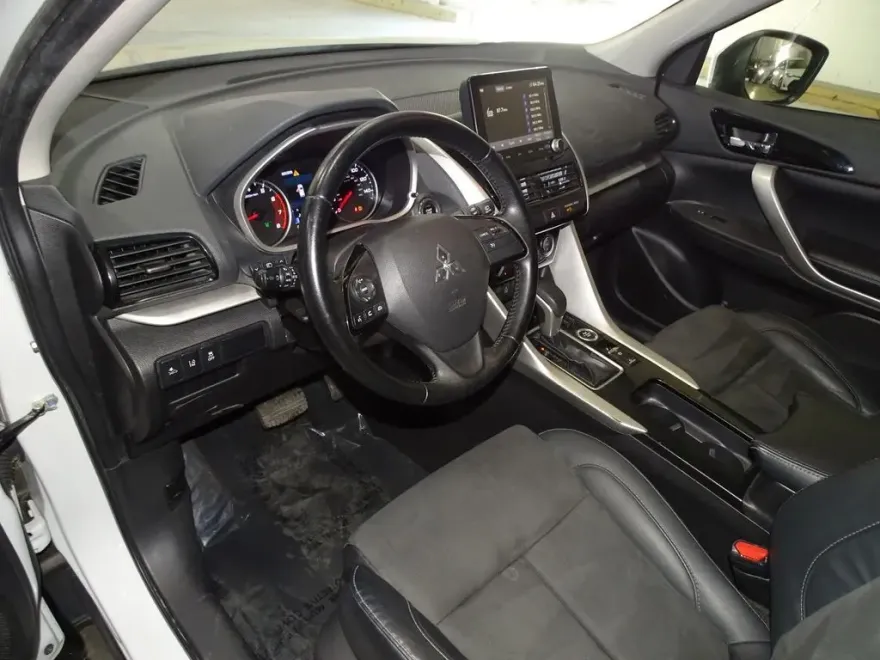 2023 Mitsubishi Eclipse Cross SE photo 13