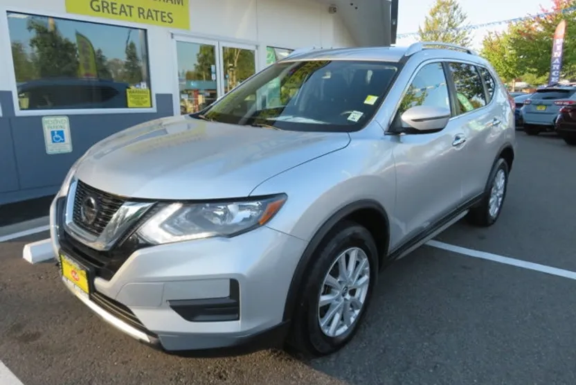 2020 Nissan Rogue SV photo 1