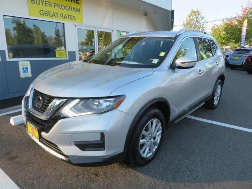2020 Nissan Rogue SV photo 1