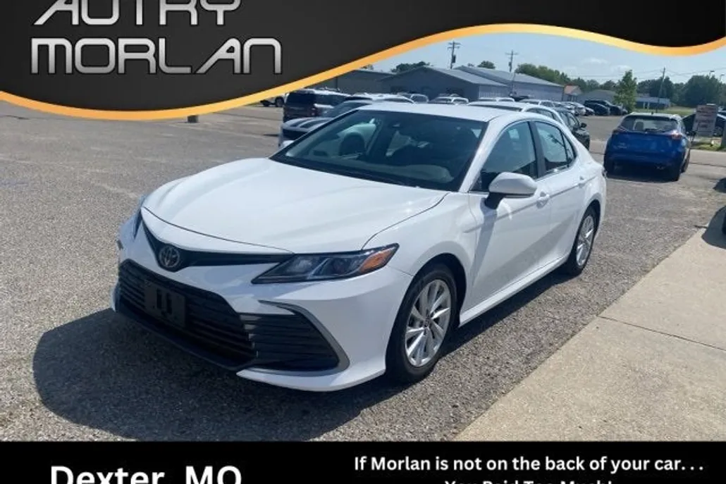 2023 Toyota Camry LE photo 1