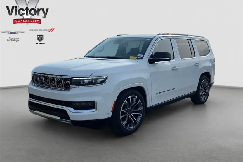 2023 Jeep Grand Wagoneer III photo 1