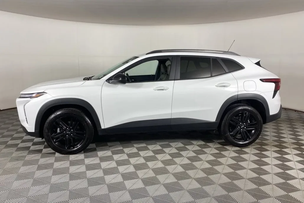 2025 Chevrolet Trax ACTIV photo 1