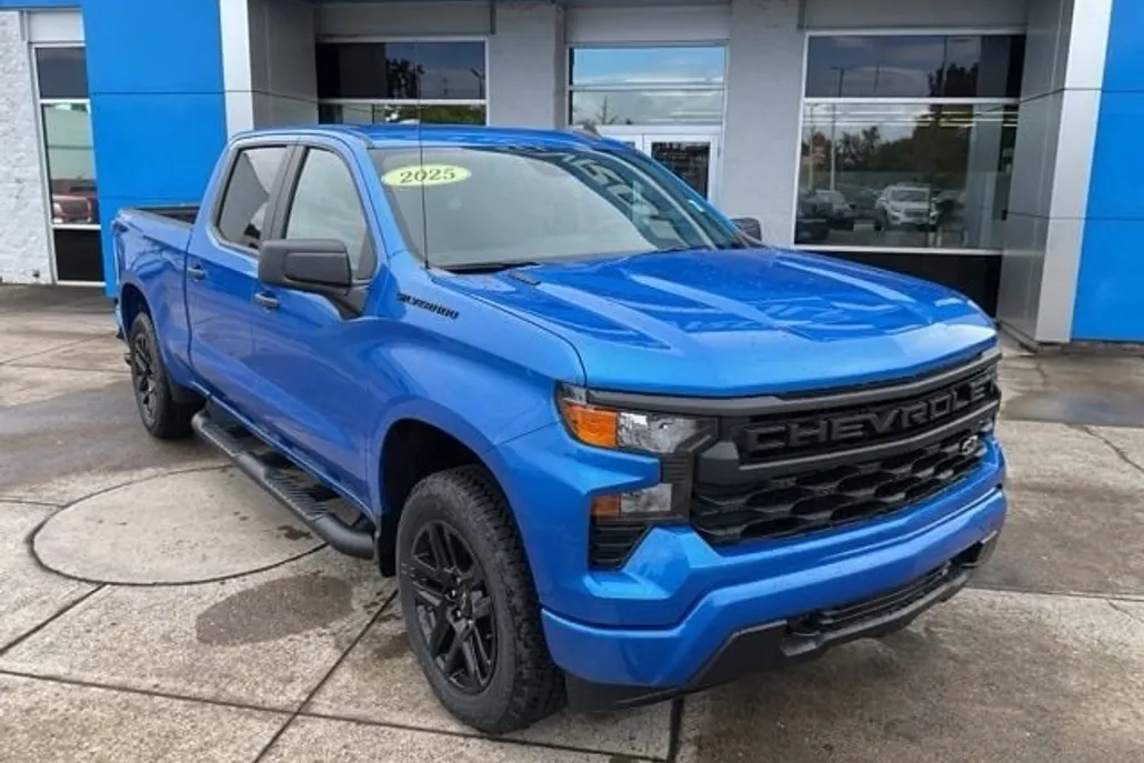 2025 Chevrolet Silverado 1500 Custom photo 1