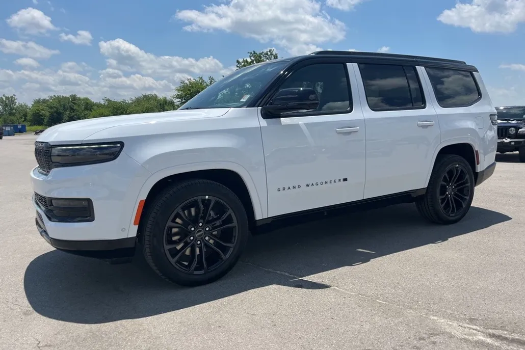 2024 Jeep Grand Wagoneer III photo 1