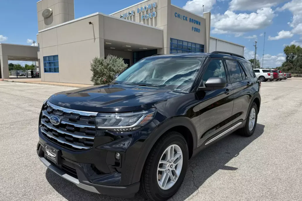 2025 Ford Explorer photo 1