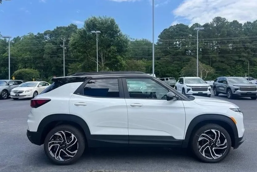 2025 Chevrolet Trailblazer RS photo 1