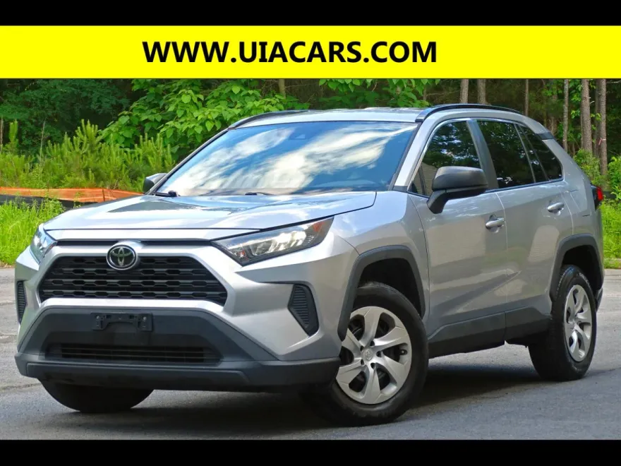2020 Toyota RAV4 LE photo 1
