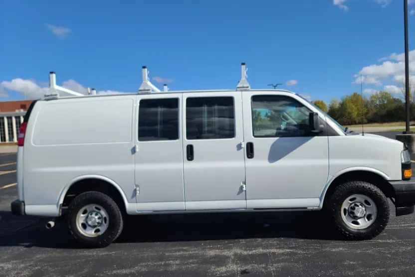 2021 Chevrolet Express 2500 Cargo photo 1