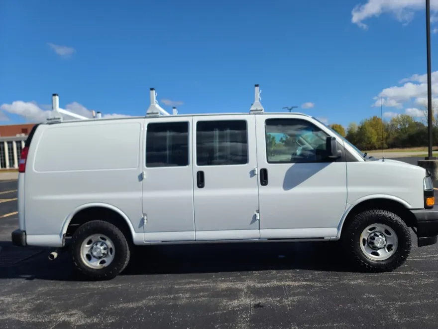 2021 Chevrolet Express 2500 Cargo photo 1