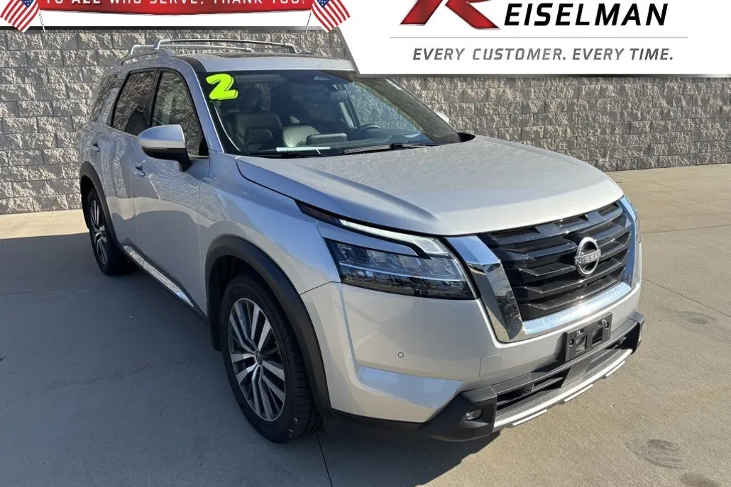 2022 Nissan Pathfinder Platinum photo 1