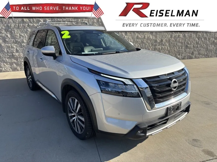 2022 Nissan Pathfinder Platinum photo 1