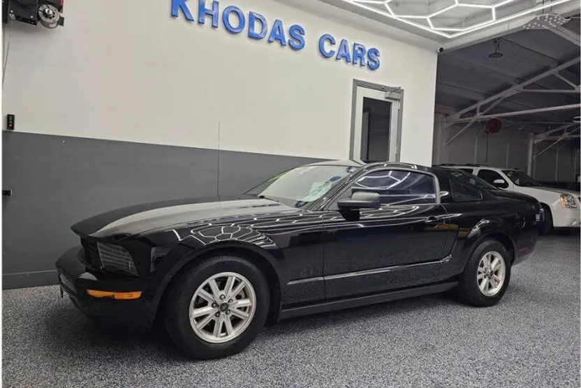 2007 Ford Mustang V6 Deluxe photo 1