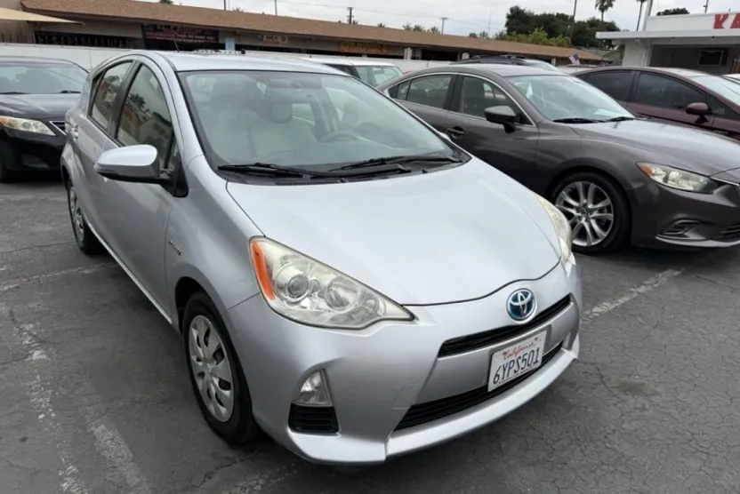 2012 Toyota Prius C One photo 1