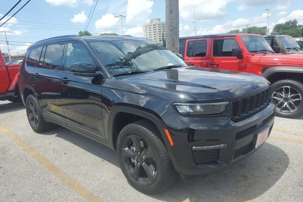 2025 Jeep Grand Cherokee Limited photo 1