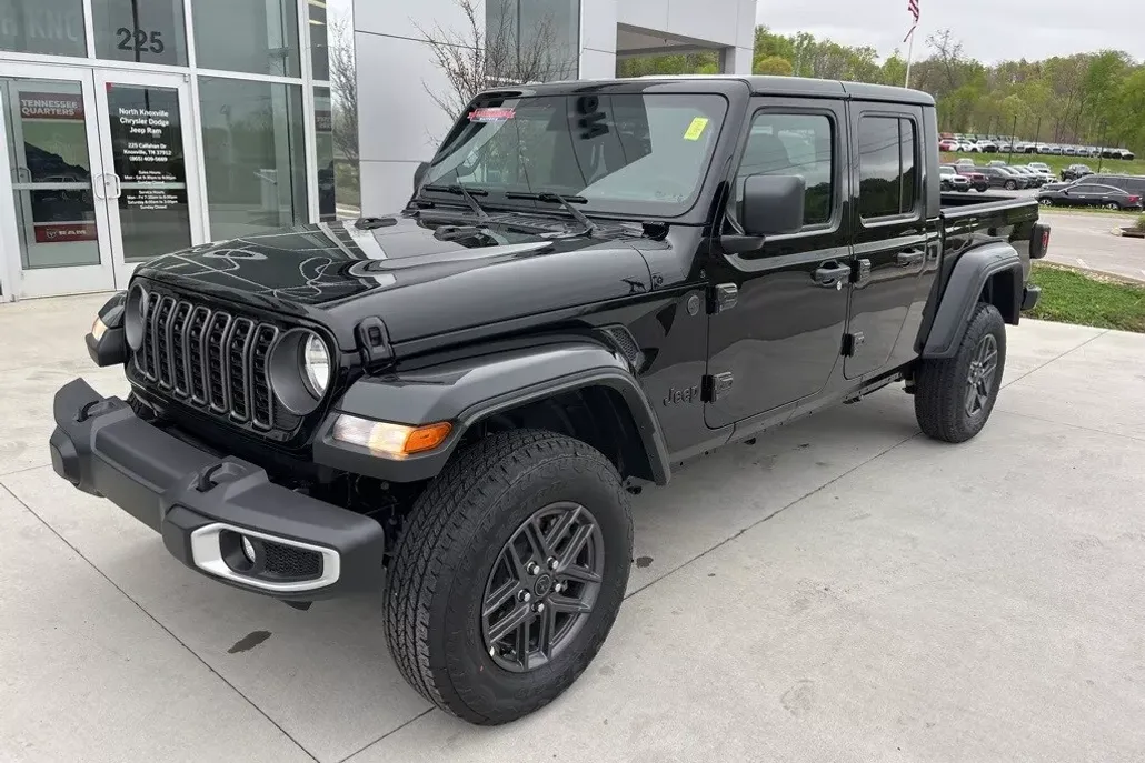 2025 Jeep Gladiator Sport S photo 1