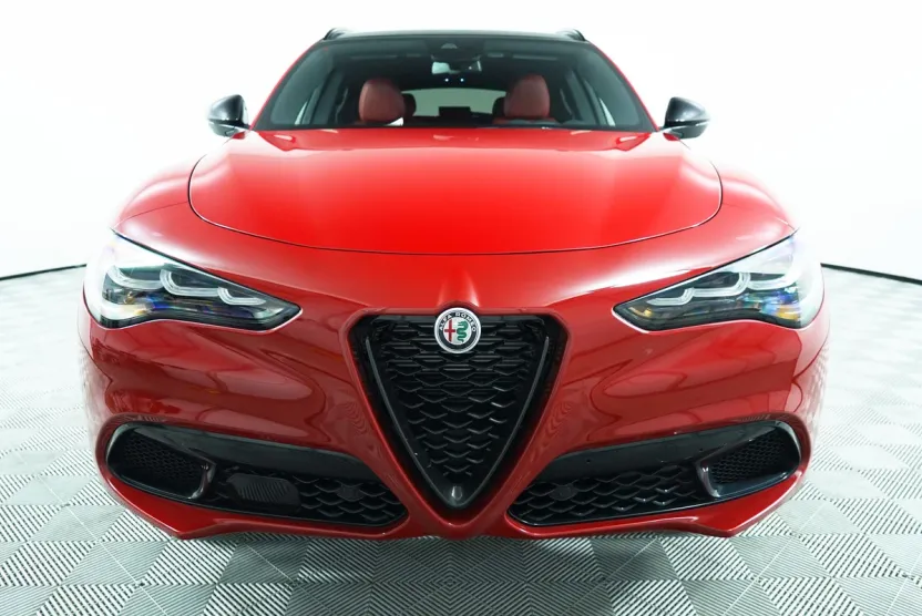 2024 Alfa Romeo Stelvio photo 1