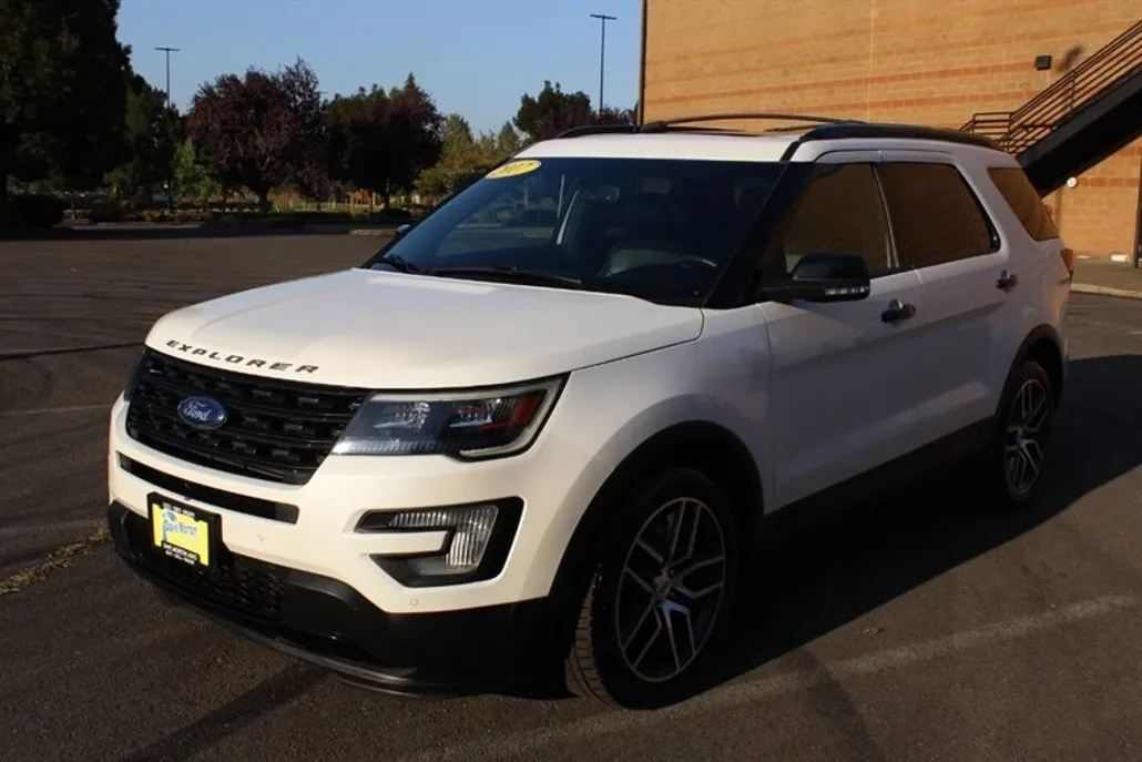 2017 Ford Explorer Sport photo 1