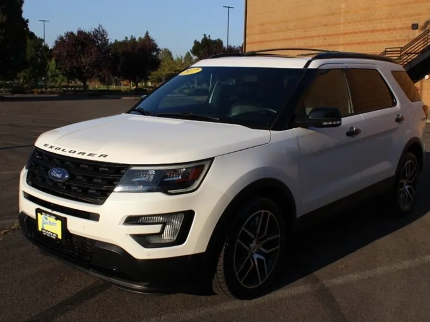 2017 Ford Explorer Sport photo 1