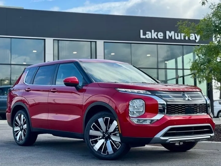 2025 Mitsubishi Outlander SE photo 1