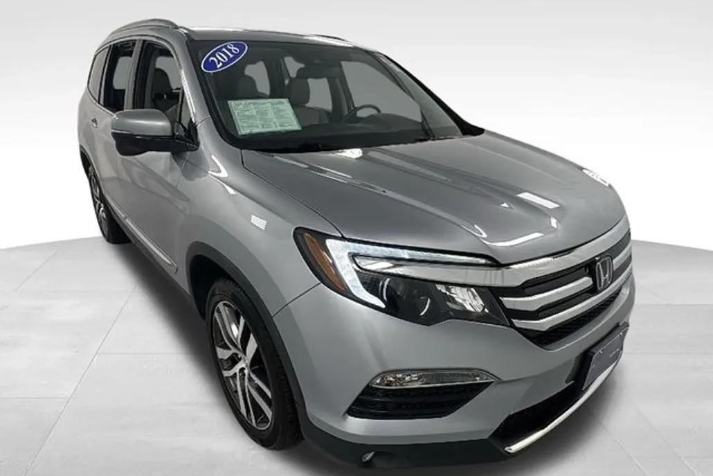 2018 Honda Pilot Touring photo 1