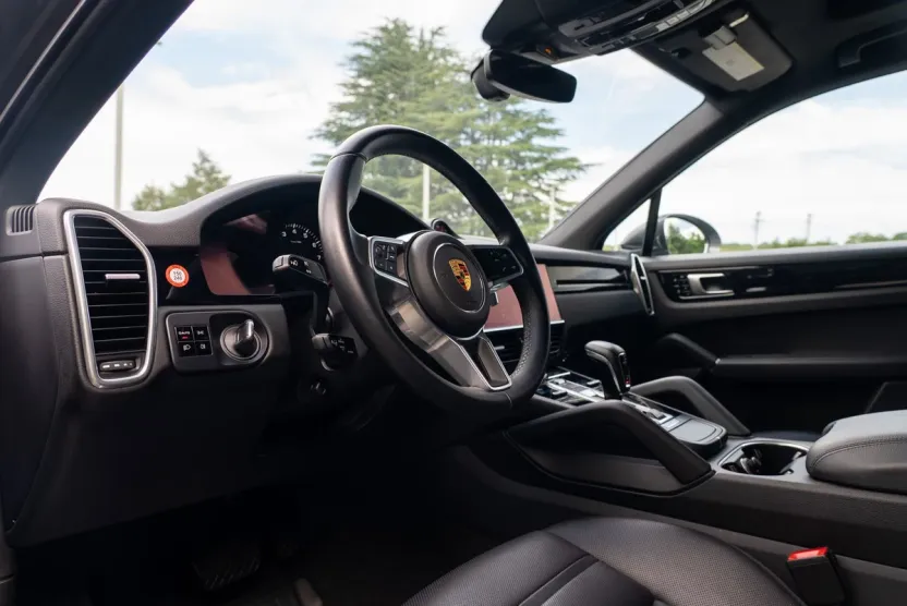 2021 Porsche Cayenne Base photo 1