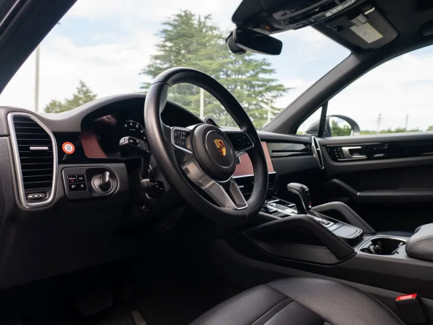 2021 Porsche Cayenne Base photo 1