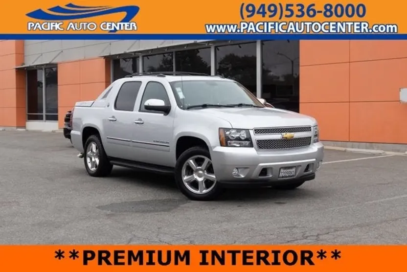 2013 Chevrolet Avalanche LTZ photo 1