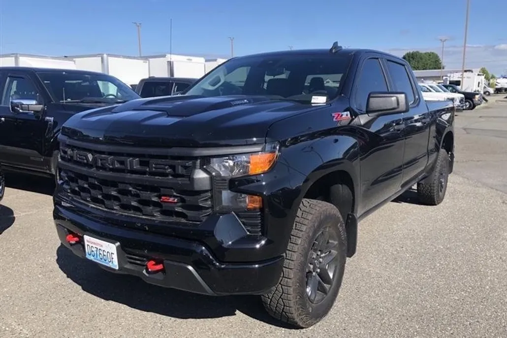 2025 Chevrolet Silverado 1500 Custom Trail Boss photo 1