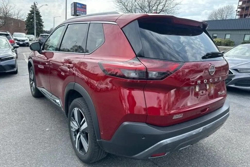 2023 Nissan Rogue SL photo 1