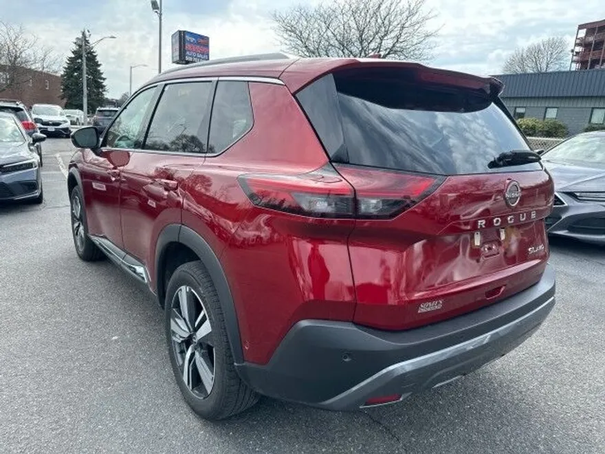 2023 Nissan Rogue SL photo 1