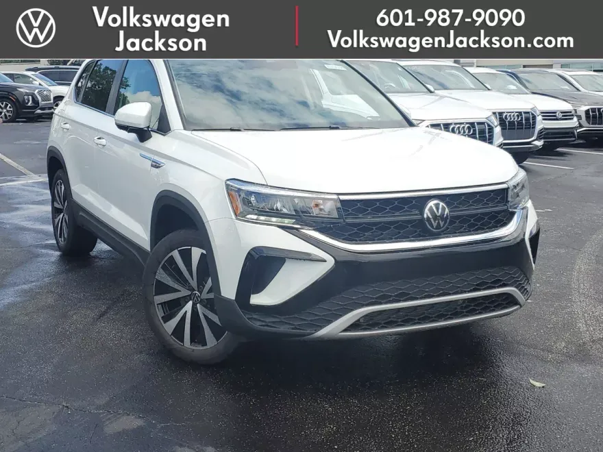 2024 Volkswagen Taos SE photo 1