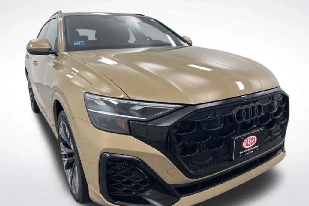 2024 Audi Q8 55 Premium Plus photo 1