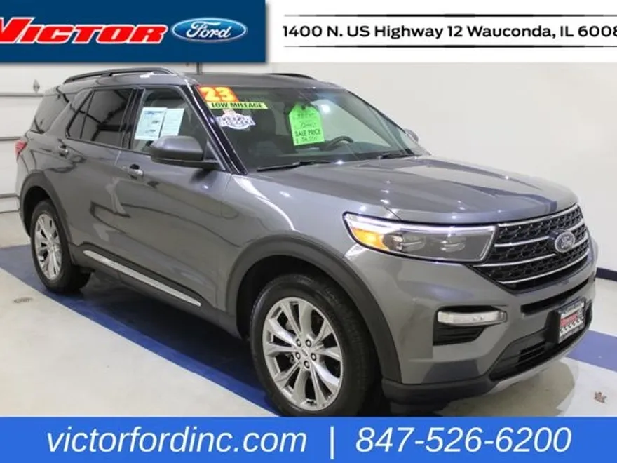 2023 Ford Explorer XLT photo 1