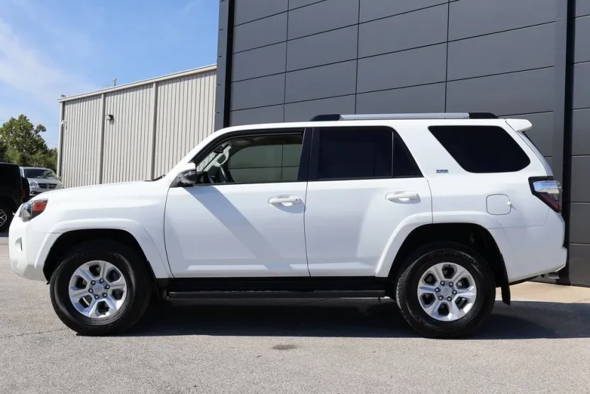 2024 Toyota 4Runner SR5 Premium photo 1