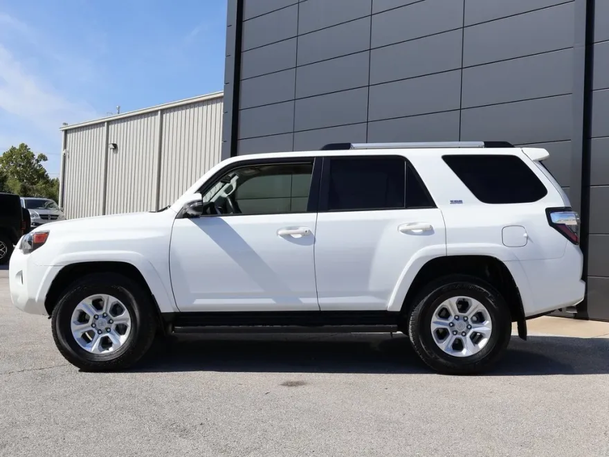 2024 Toyota 4Runner SR5 Premium photo 1