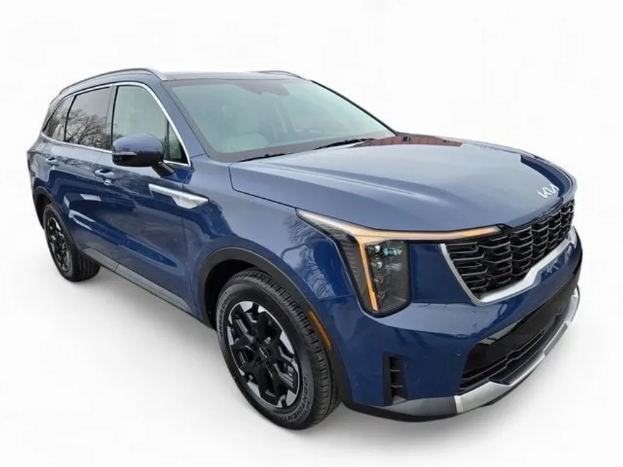 2025 Kia Sorento S photo 1