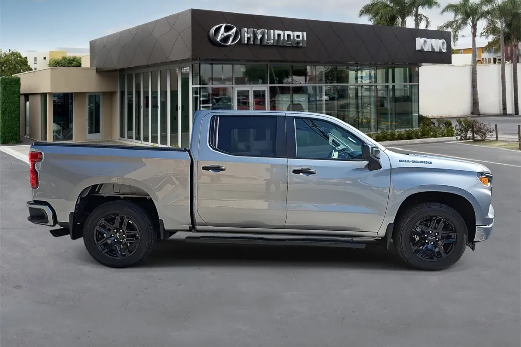 2024 Chevrolet Silverado 1500 Custom photo 1