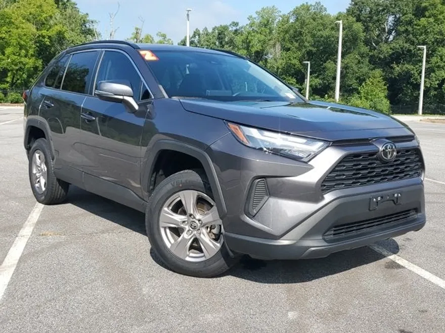 2022 Toyota RAV4 XLE photo 1