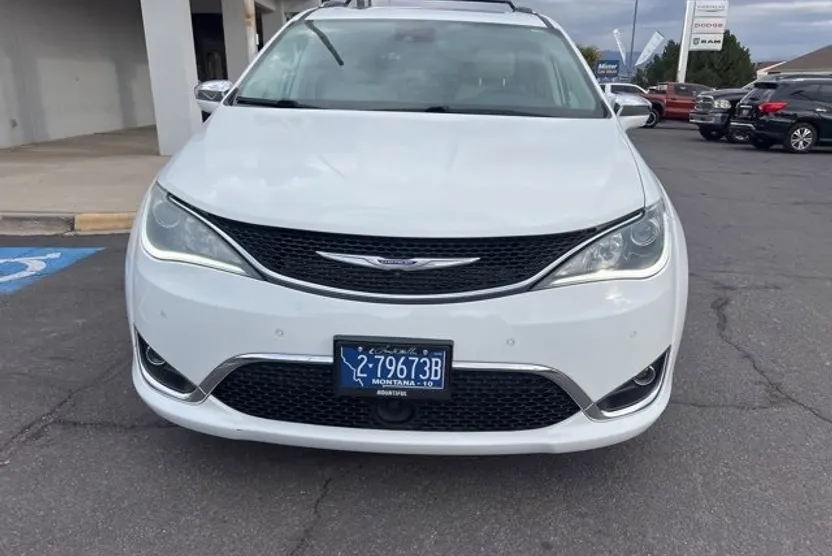 2020 Chrysler Pacifica Limited photo 1