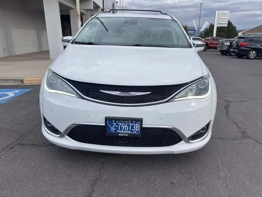 2020 Chrysler Pacifica Limited photo 1