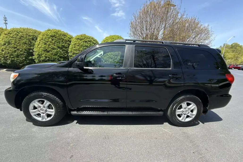 2012 Toyota Sequoia SR5 photo 1