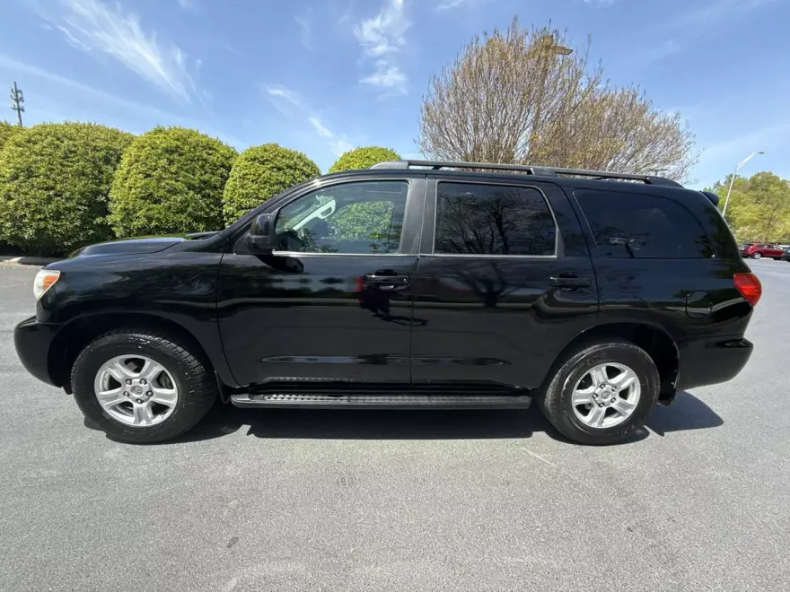 2012 Toyota Sequoia SR5 photo 1