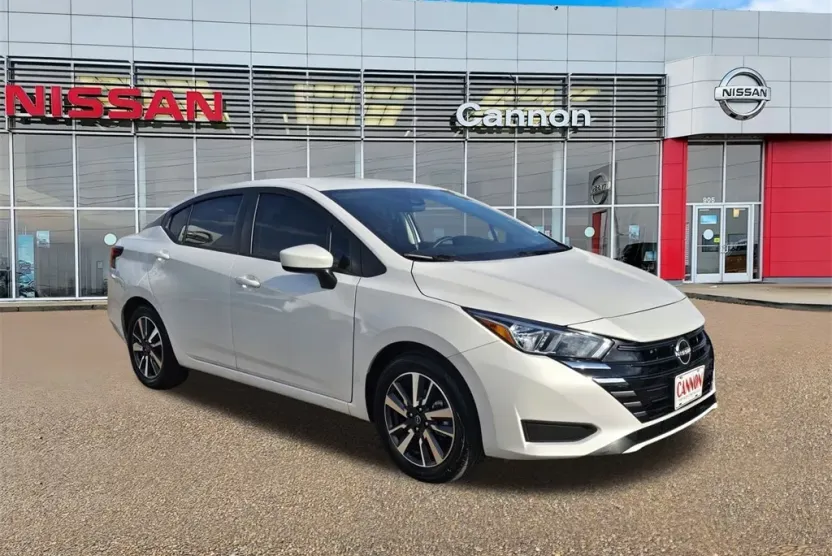 2024 Nissan Versa 1.6 SV photo 1