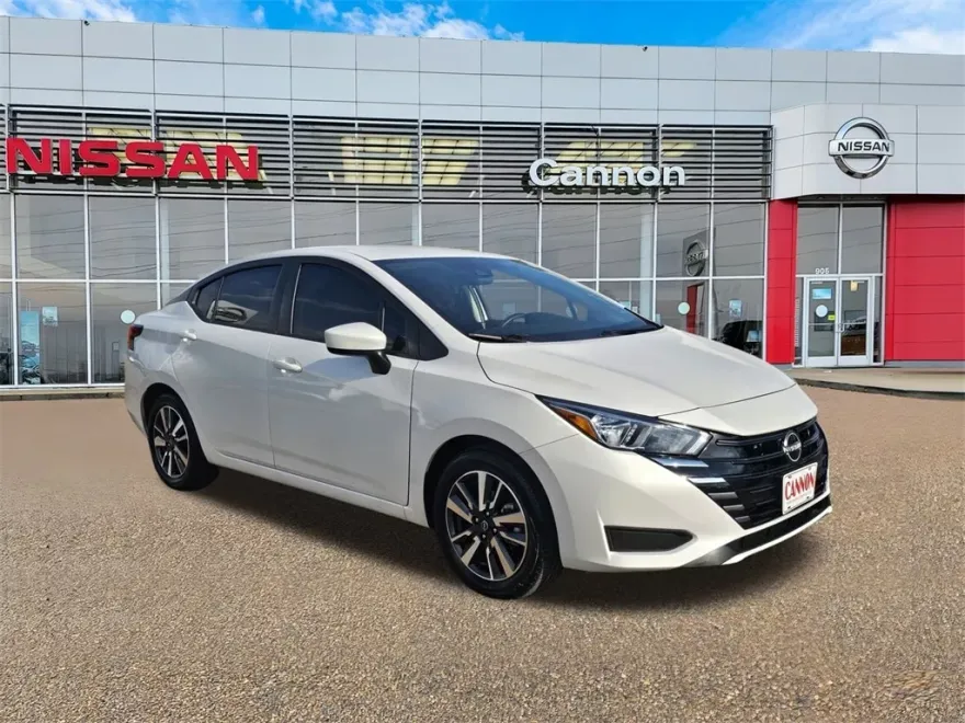 2024 Nissan Versa 1.6 SV photo 1